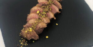 Petto d’anatra in crosta di pistacchi