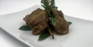 Carrè d’agnello in crosta di sale e aromi