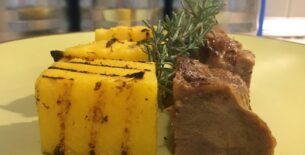 Cubo di spalla di vitello in confit e polenta di ristoro al taleggio