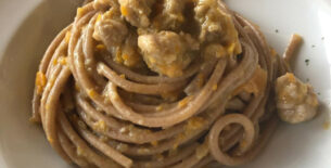 Spaghetti integrali con ragu’ di maialino in bassa temperatura e lime
