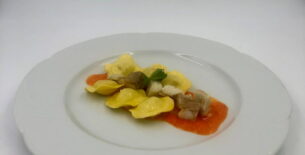 Ravioli di patate e merluzzo alla crema di pomodoro