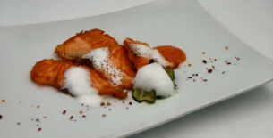 Scaloppa di salmone atlantico con zenzero e latte di cocco