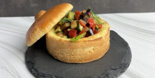 Coccio di pan brioches con verdure