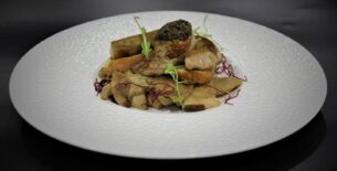 Bruschetta al foie gras con porcini e tartufo bianco
