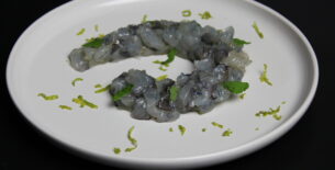 Tartare di Gambero blu condito olio, limone e ciuffi di aneto