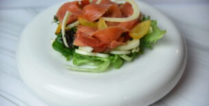Trota di Mare Marinata agli Agrumi con Insalata di Indivia e Finocchio