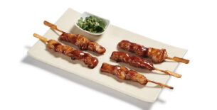 Spiedini di pollo alla yakitori