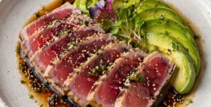Tataki di Tonno con Avocado e Salsa Ponzu